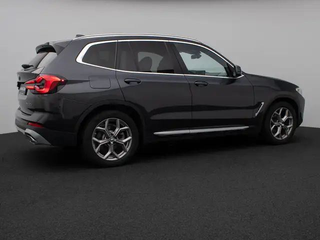 BMW X3 view 6