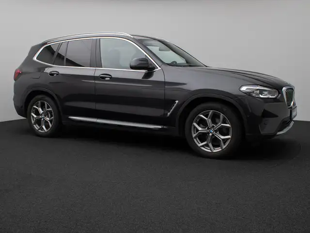 BMW X3 view 4