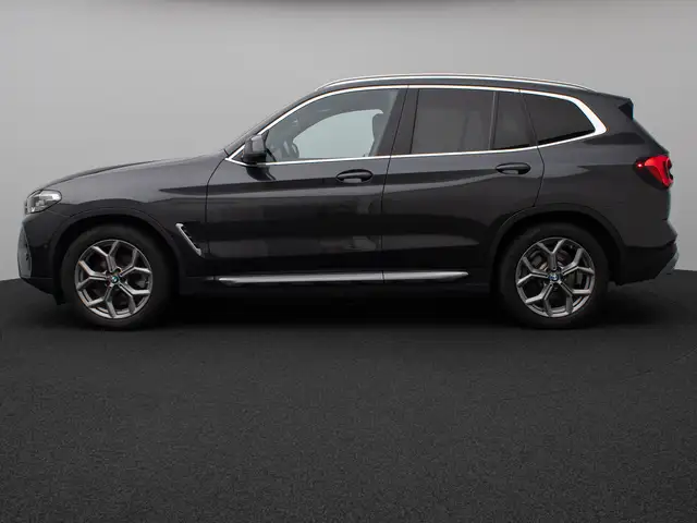 BMW X3 view 11