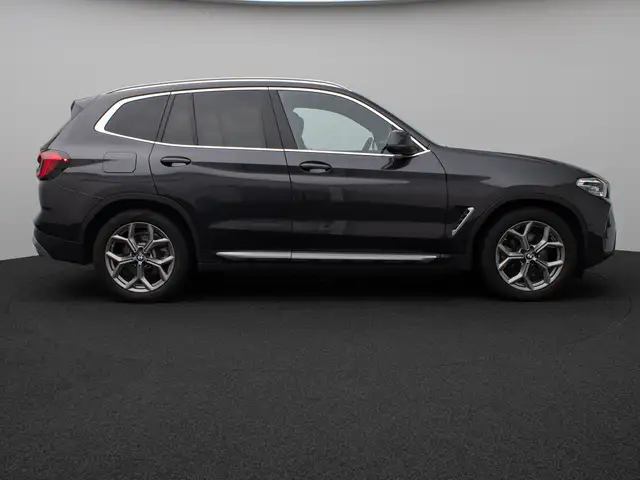 BMW X3 view 5
