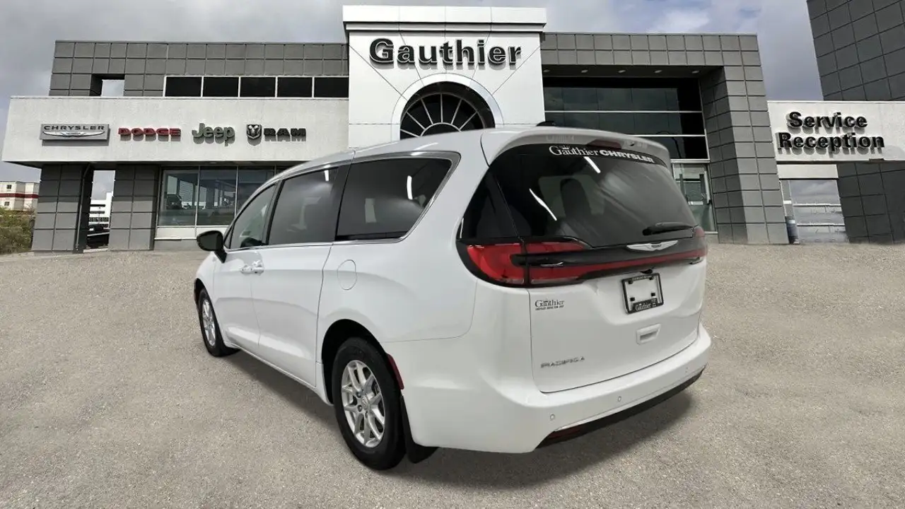 Chrysler Pacifica снимка Chrysler Pacifica