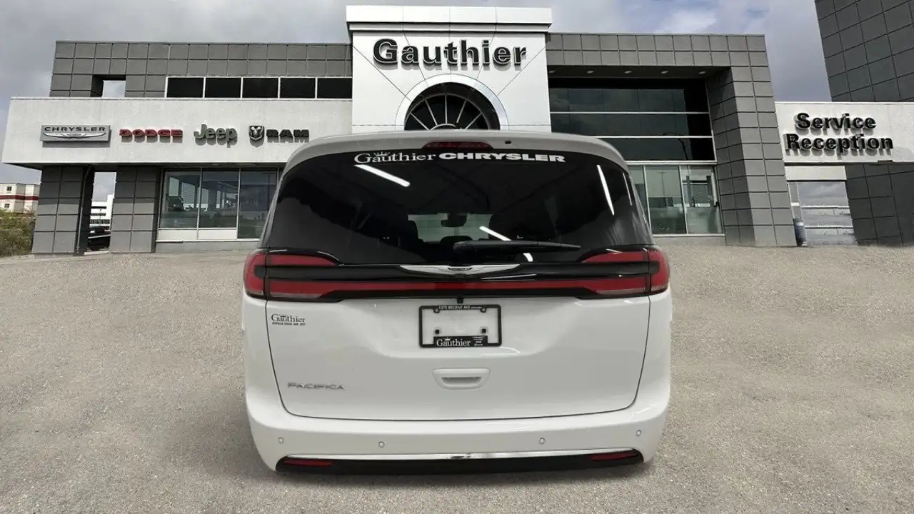 Chrysler Pacifica снимка Chrysler Pacifica