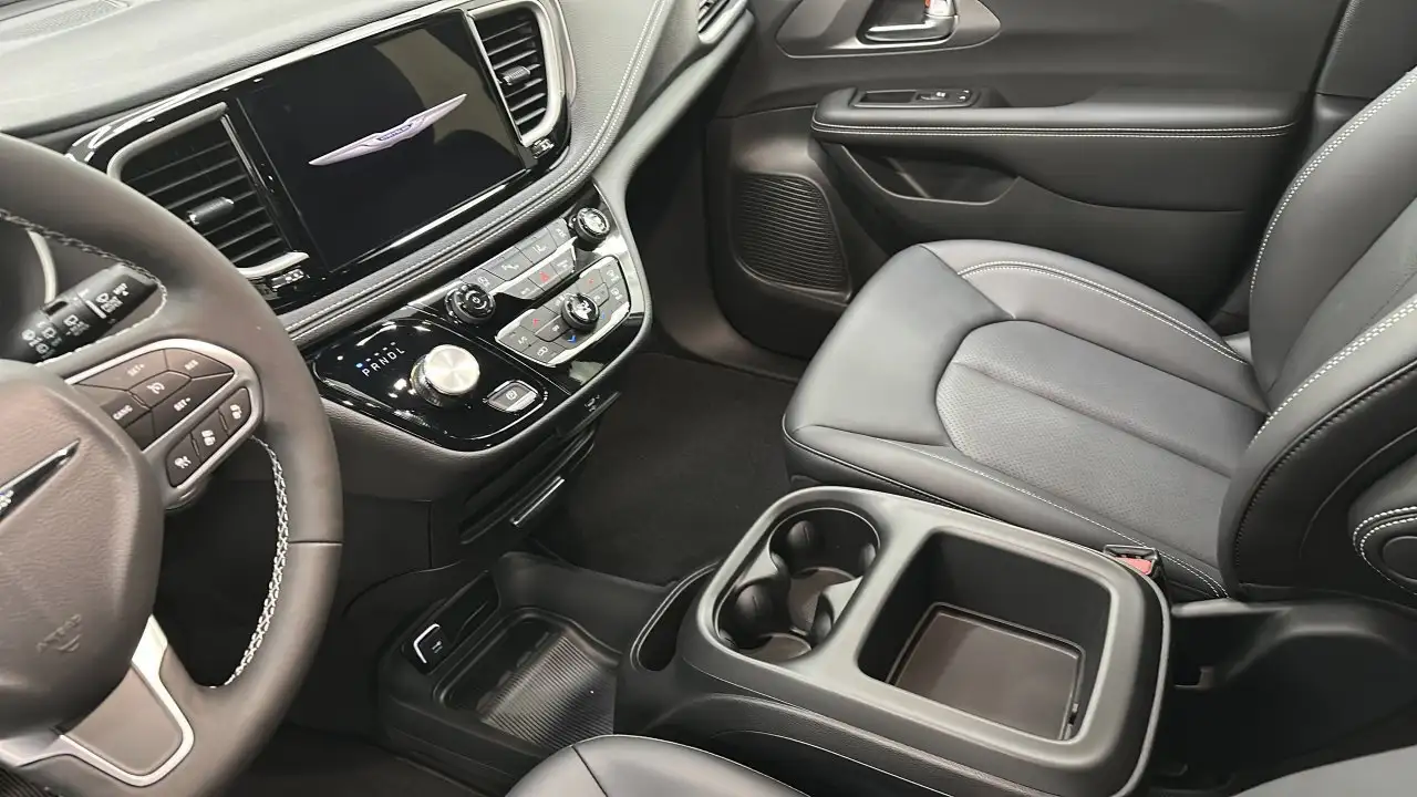 Chrysler Pacifica снимка Chrysler Pacifica