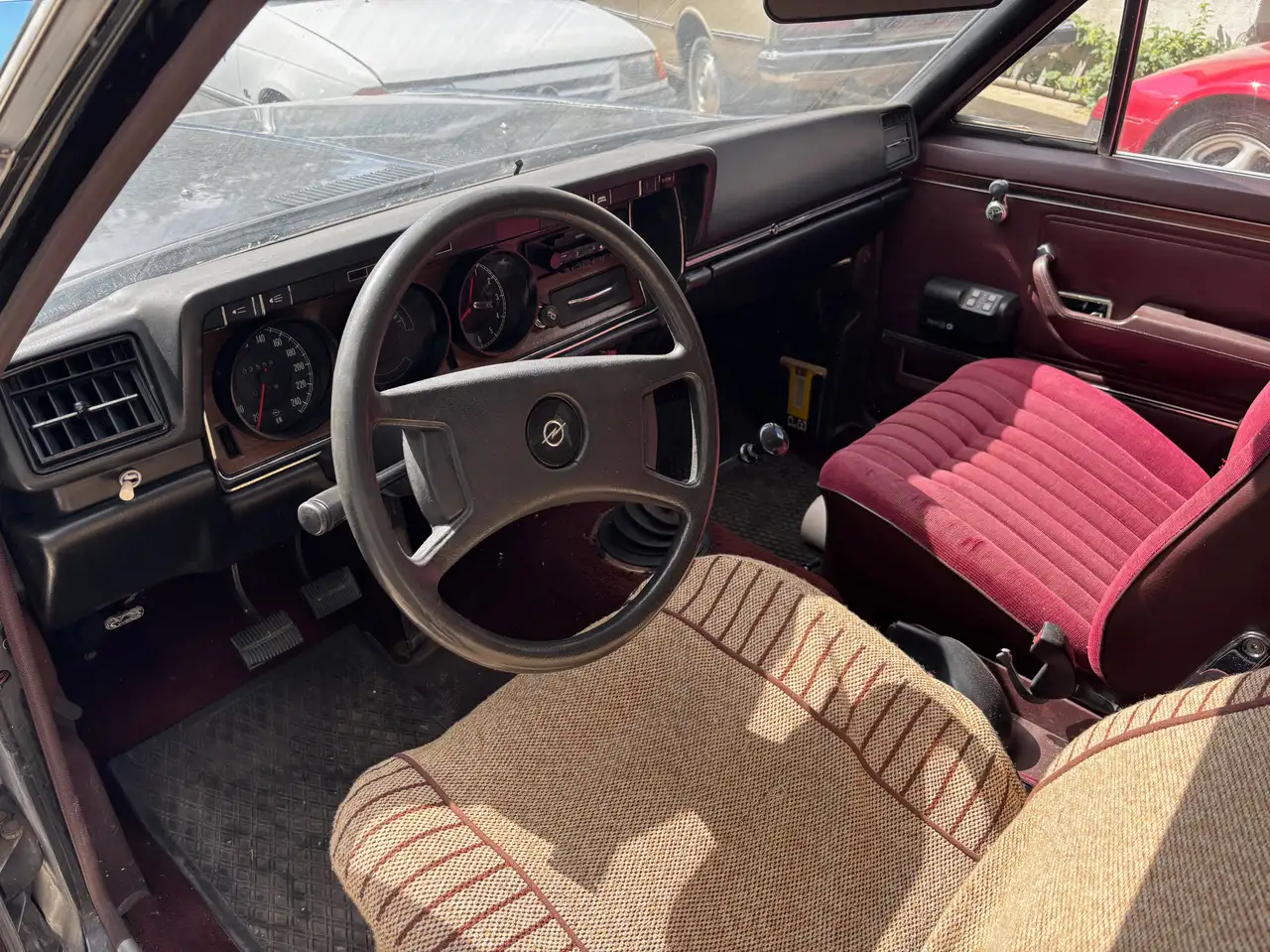 Opel Admiral 2.8, foto 10