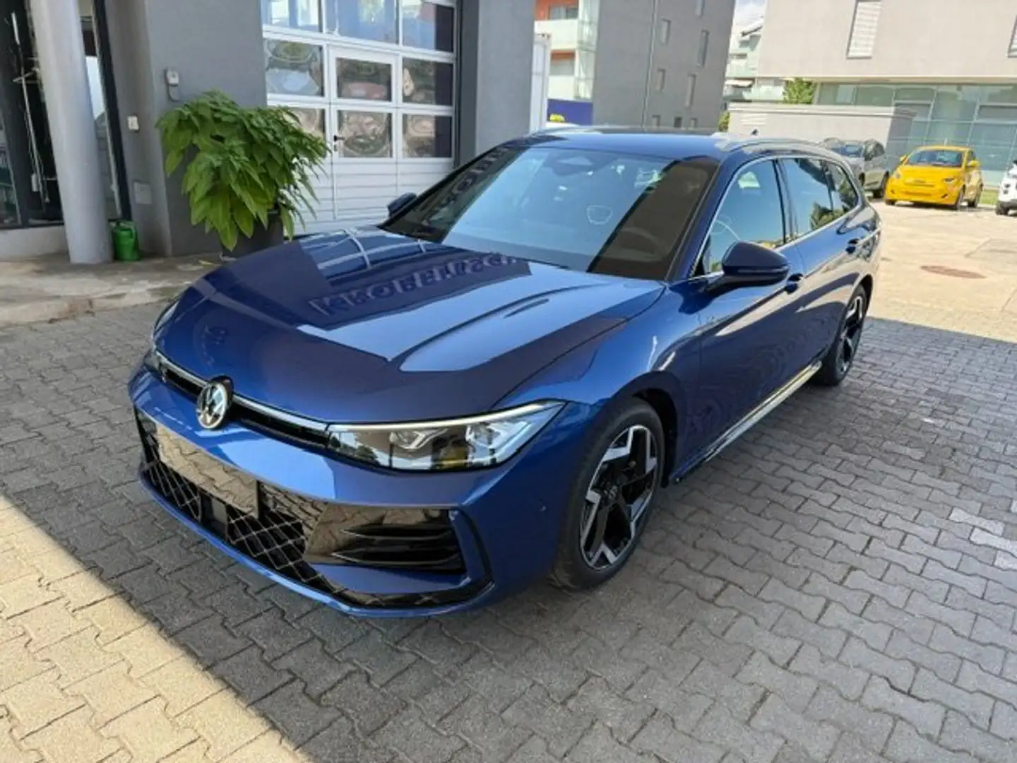 Volkswagen Passat Variant 2.0 TDI 142 kW 4Motion R-Line Blau - 1
