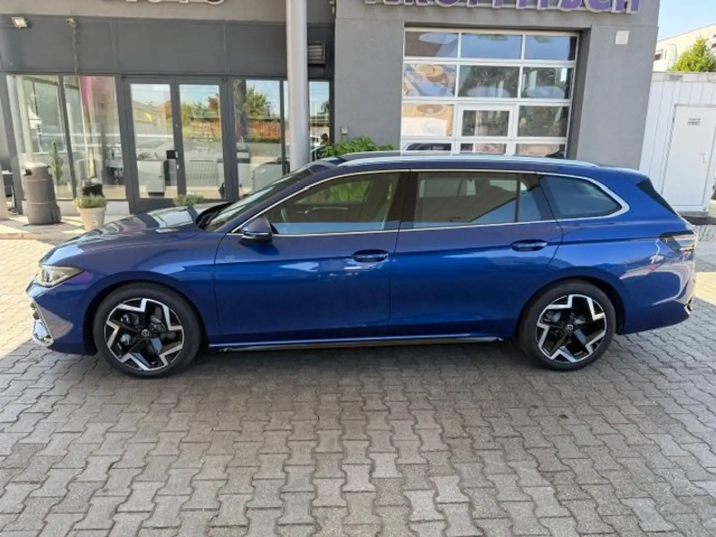 Volkswagen Passat Variant 2.0 TDI 142 kW 4Motion R-Line Blau - 2