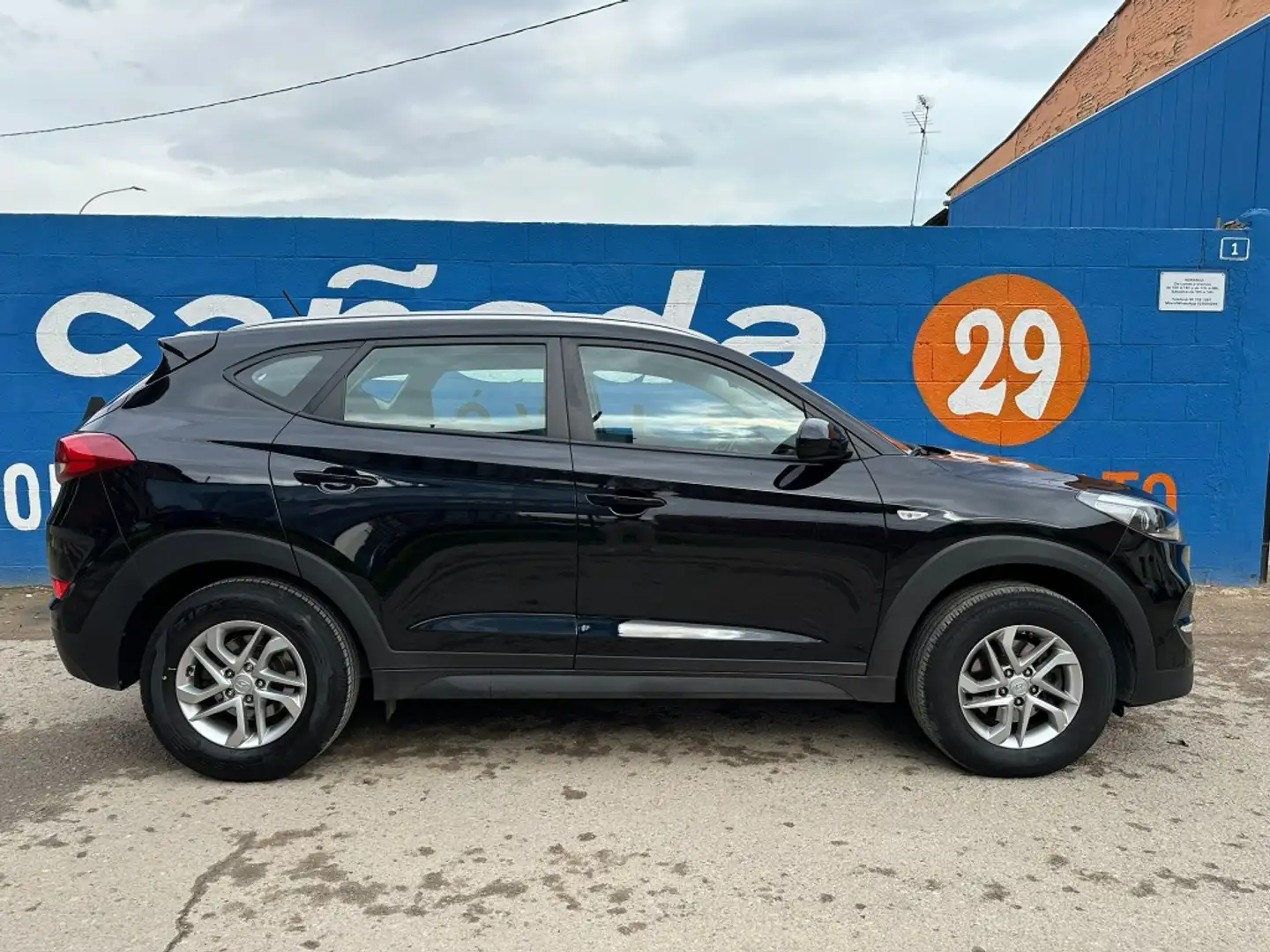 Hyundai TUCSON 1.6 GDI BD Essence 4x2 131 Zwart - 2