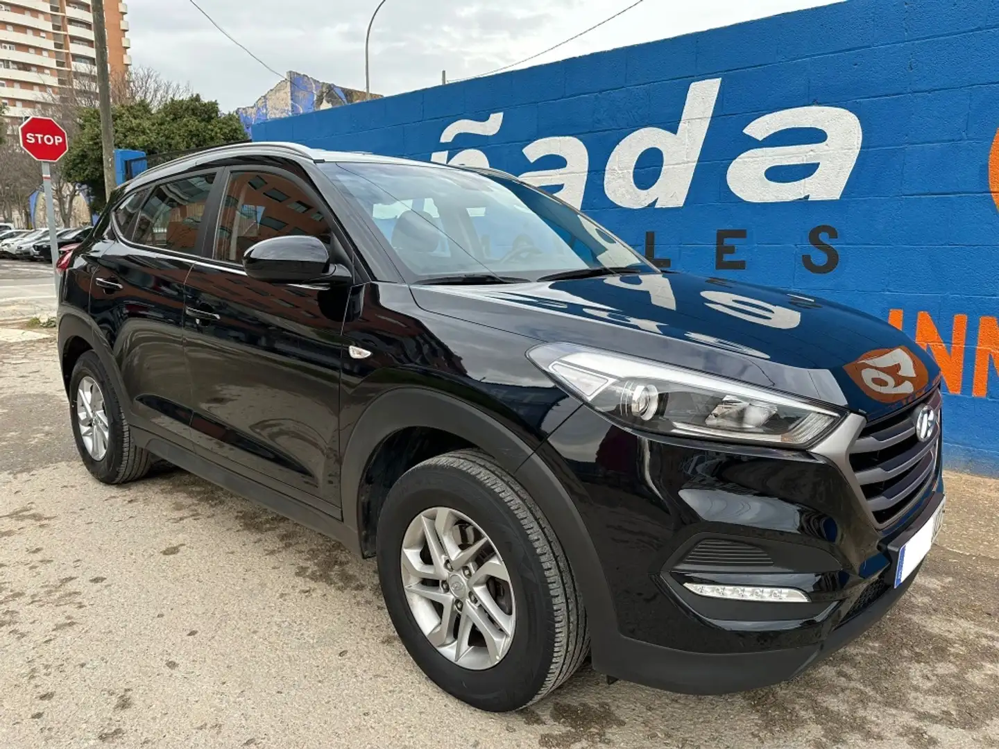 Hyundai TUCSON 1.6 GDI BD Essence 4x2 131 Zwart - 1