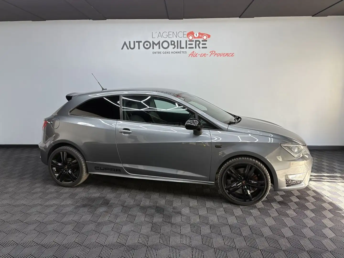 SEAT Ibiza CUPRA IV Phase 3 SC 1.8 TSI TURBO 192 cv Grau - 2