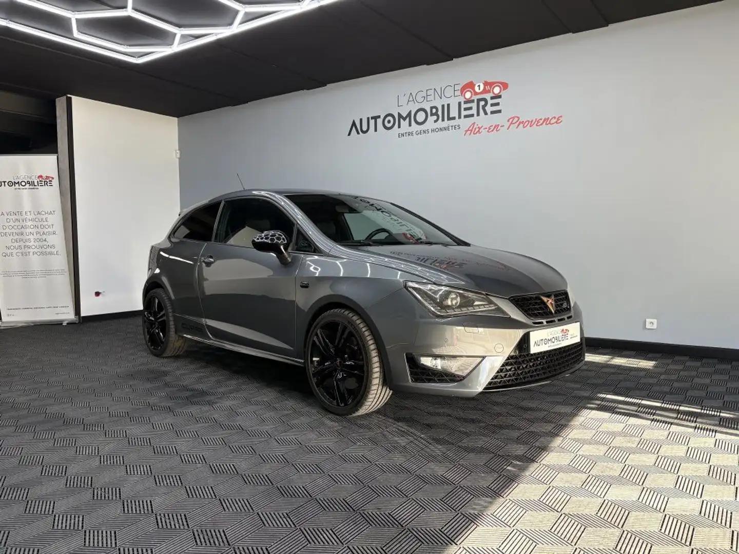 SEAT Ibiza CUPRA IV Phase 3 – 1.8 TSI Turbo – 192 ch Gris - 1