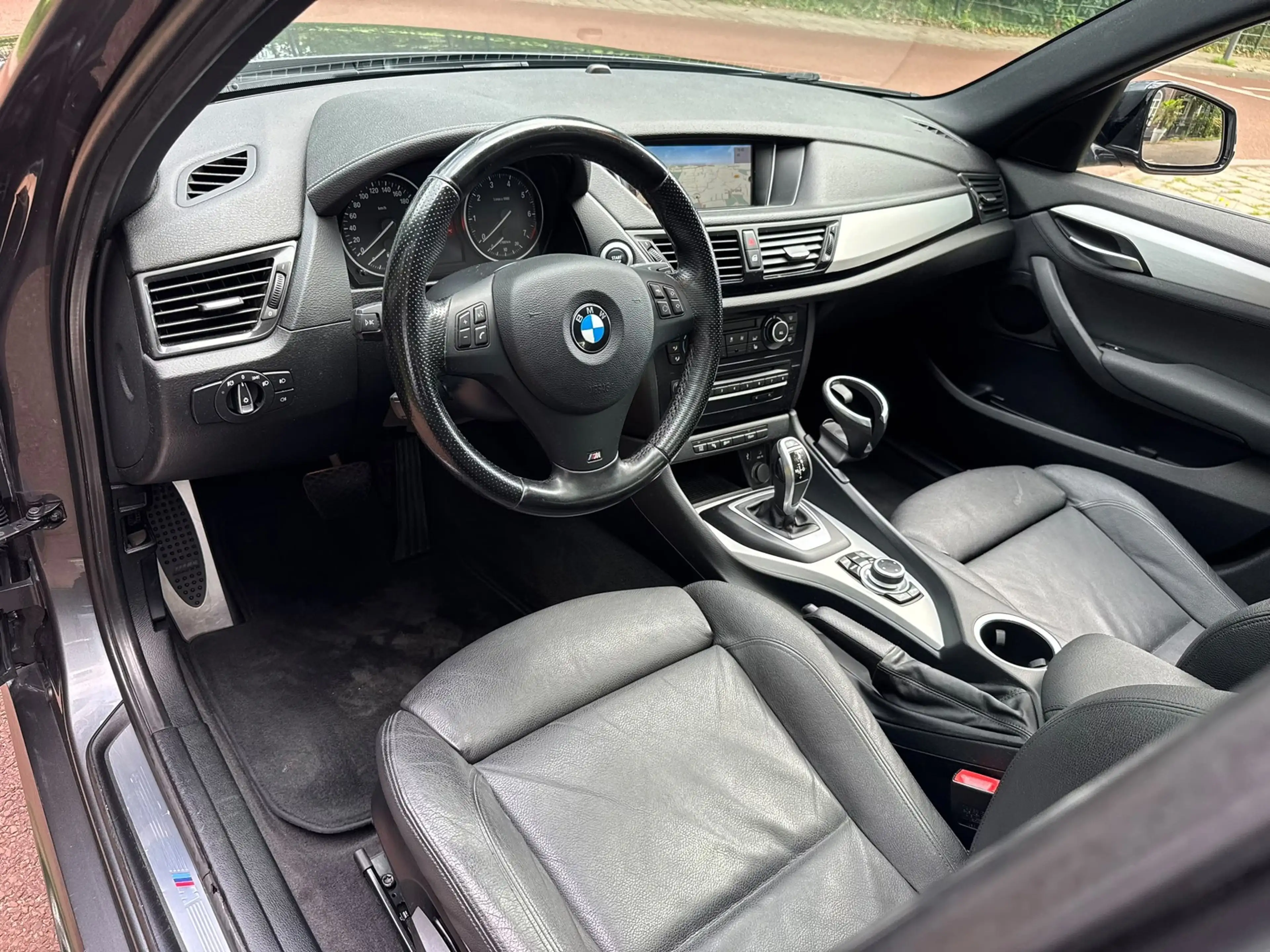 BMW X1 SDrive20i High Executive / Navi / Pano / Xenon / L — photo 10