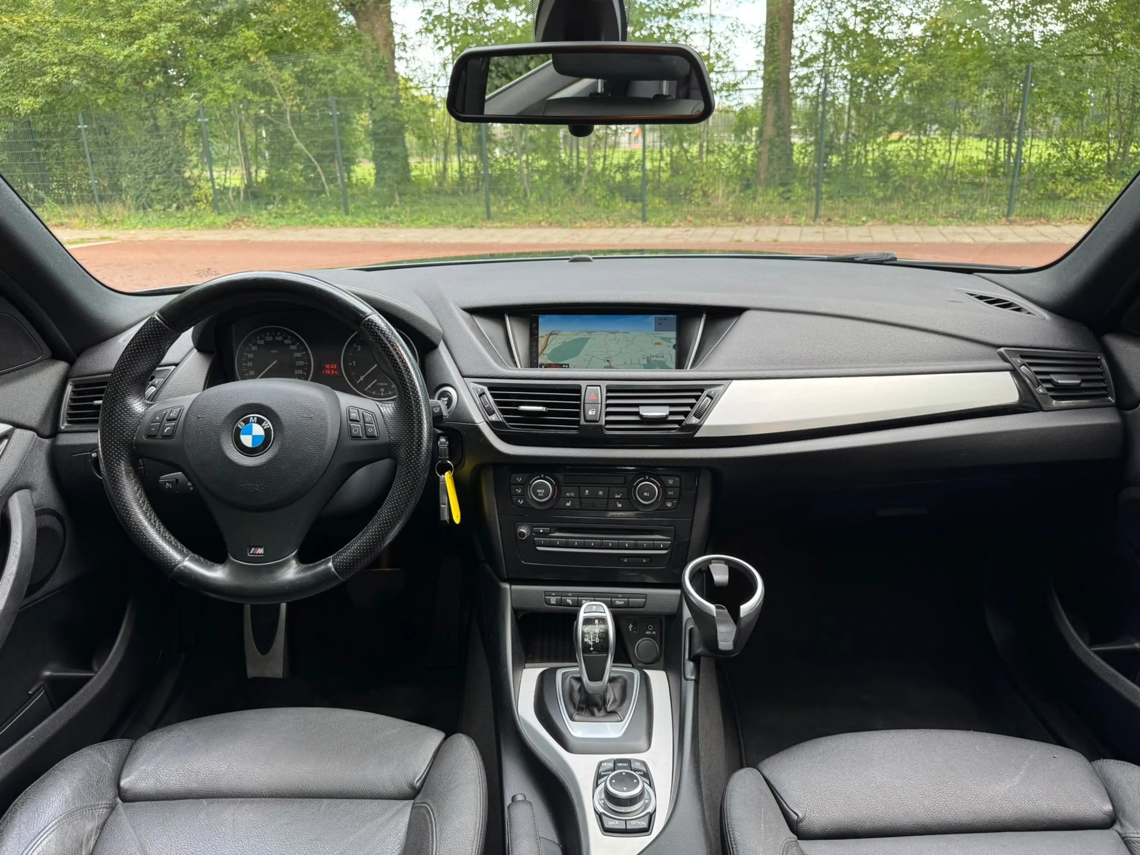 BMW X1 SDrive20i High Executive / Navi / Pano / Xenon / L — photo 11