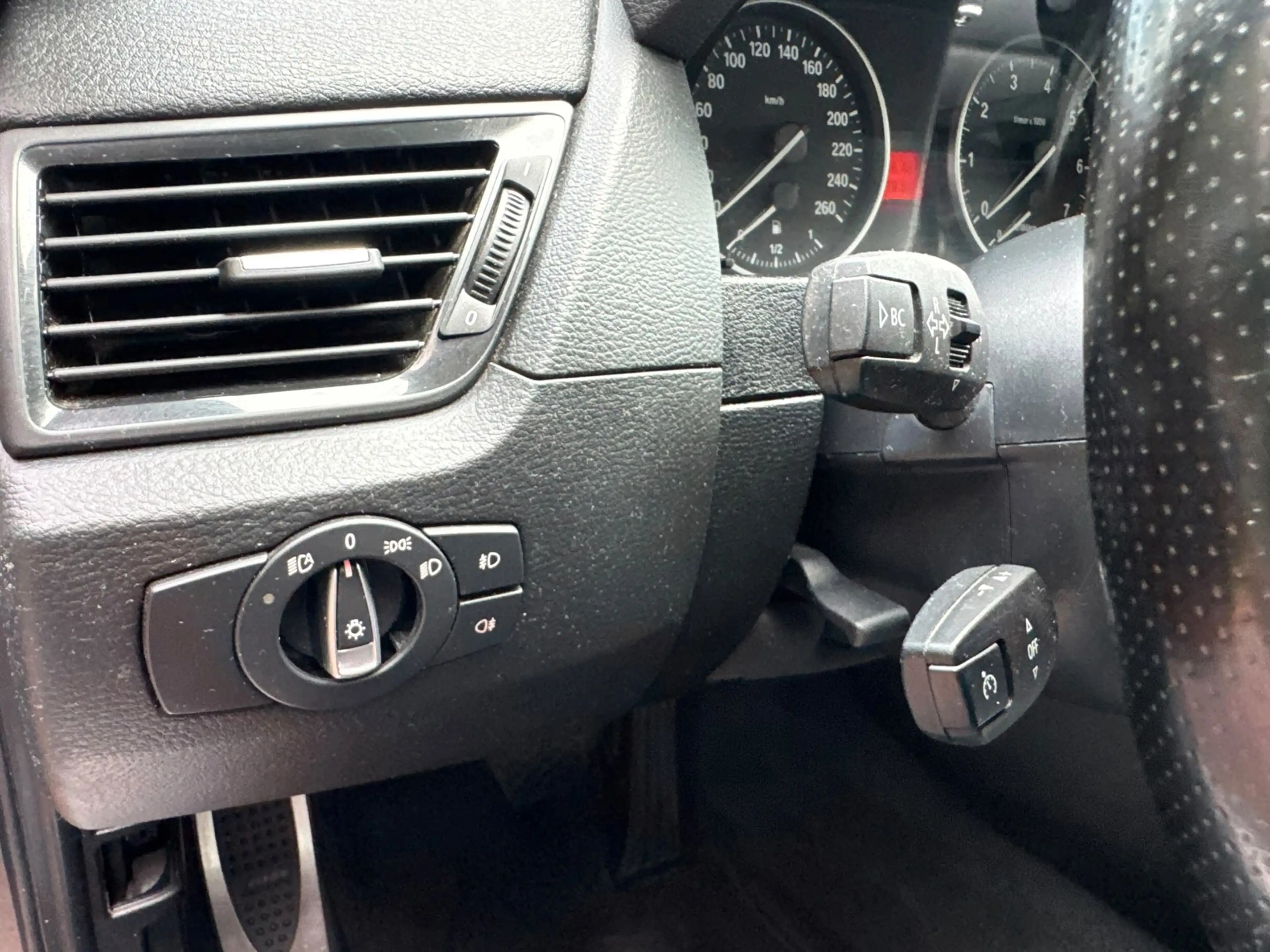 BMW X1 SDrive20i High Executive / Navi / Pano / Xenon / L — photo 17