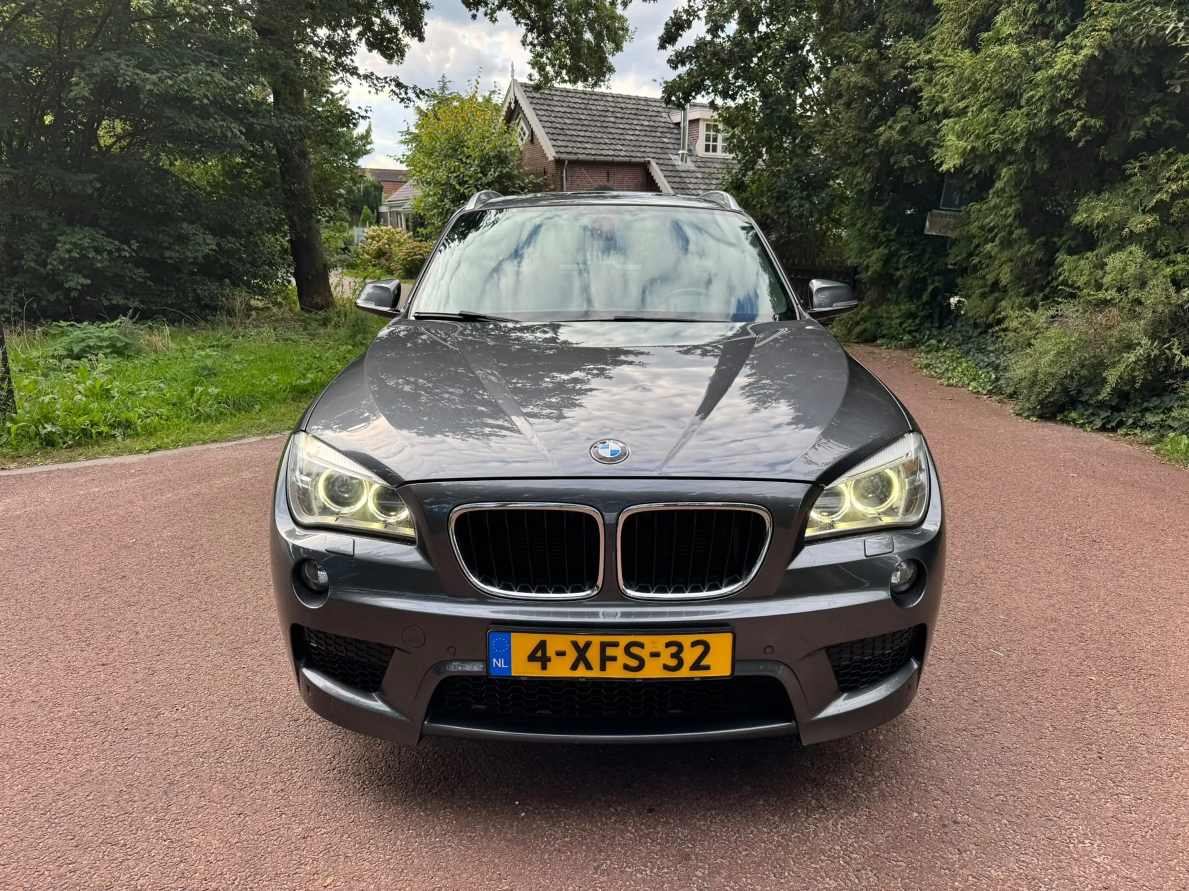 BMW X1 SDrive20i High Executive / Navi / Pano / Xenon / L — photo 2