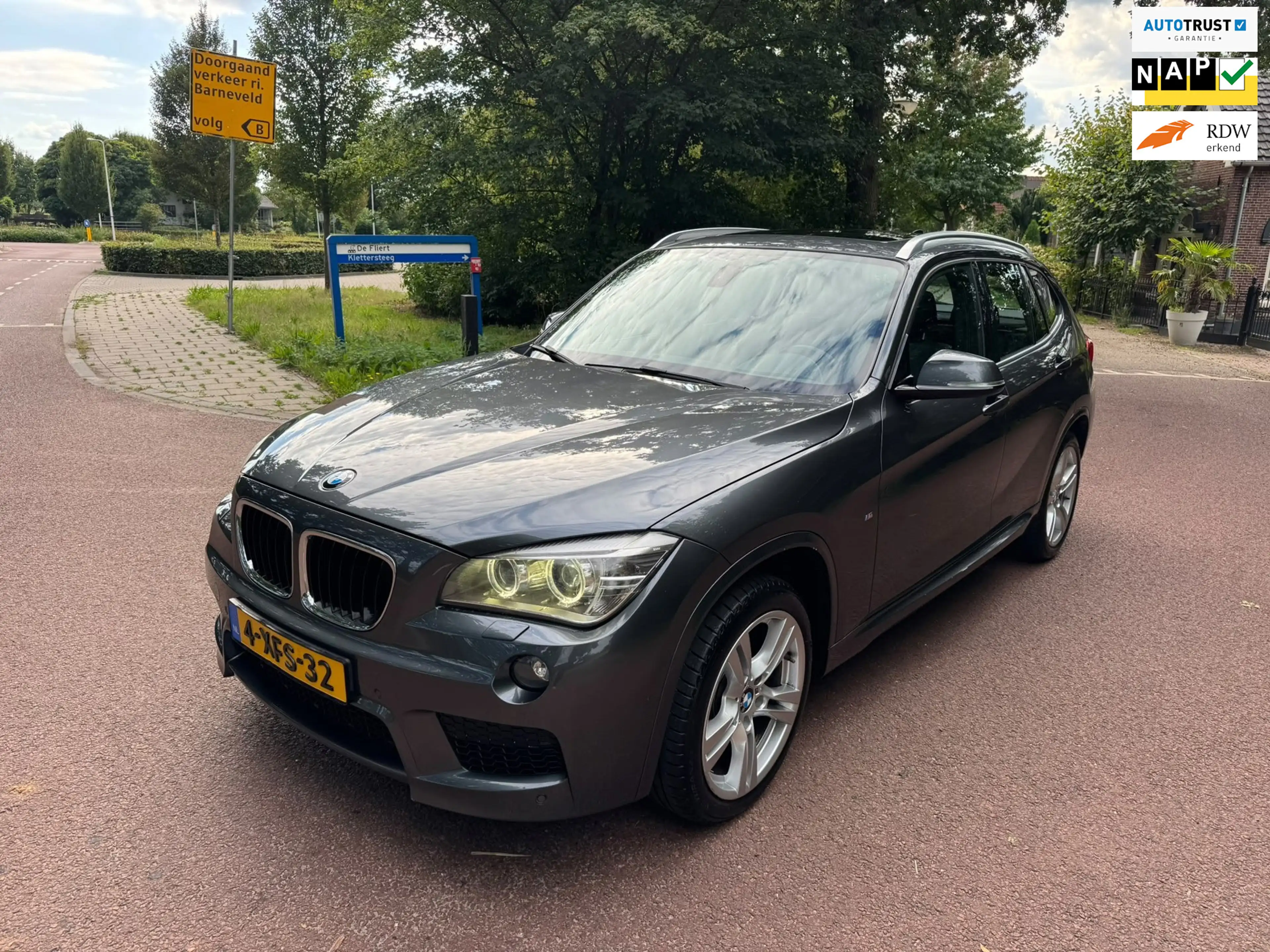 BMW X1 SDrive20i High Executive / Navi / Pano / Xenon / L