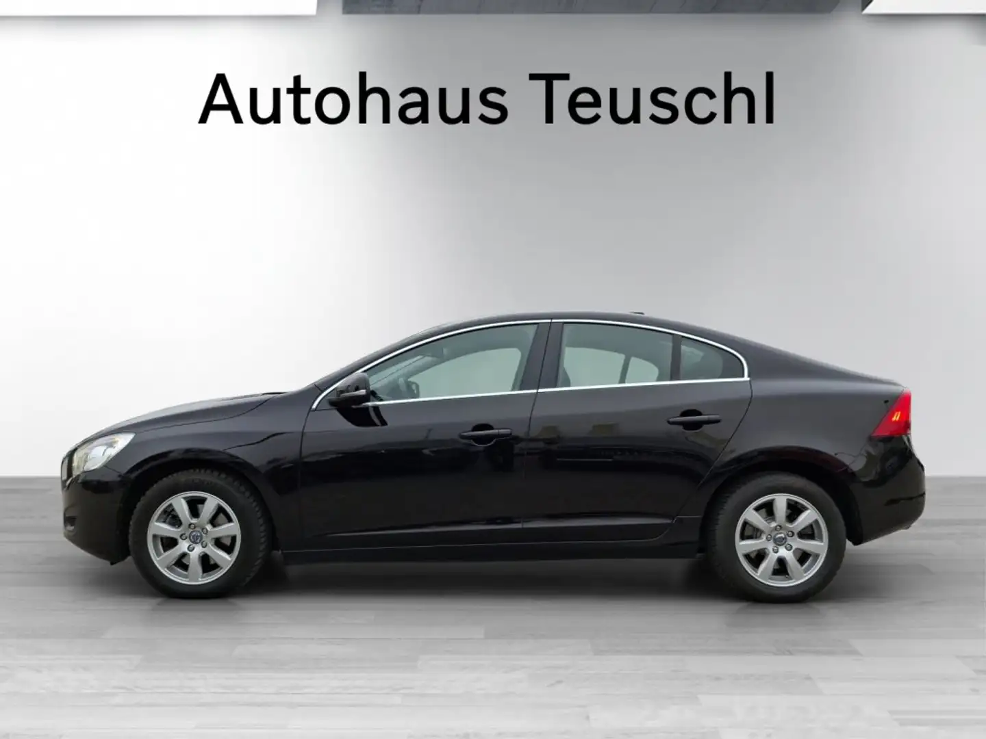 Volvo S60 D3 Momentum Noir - 2