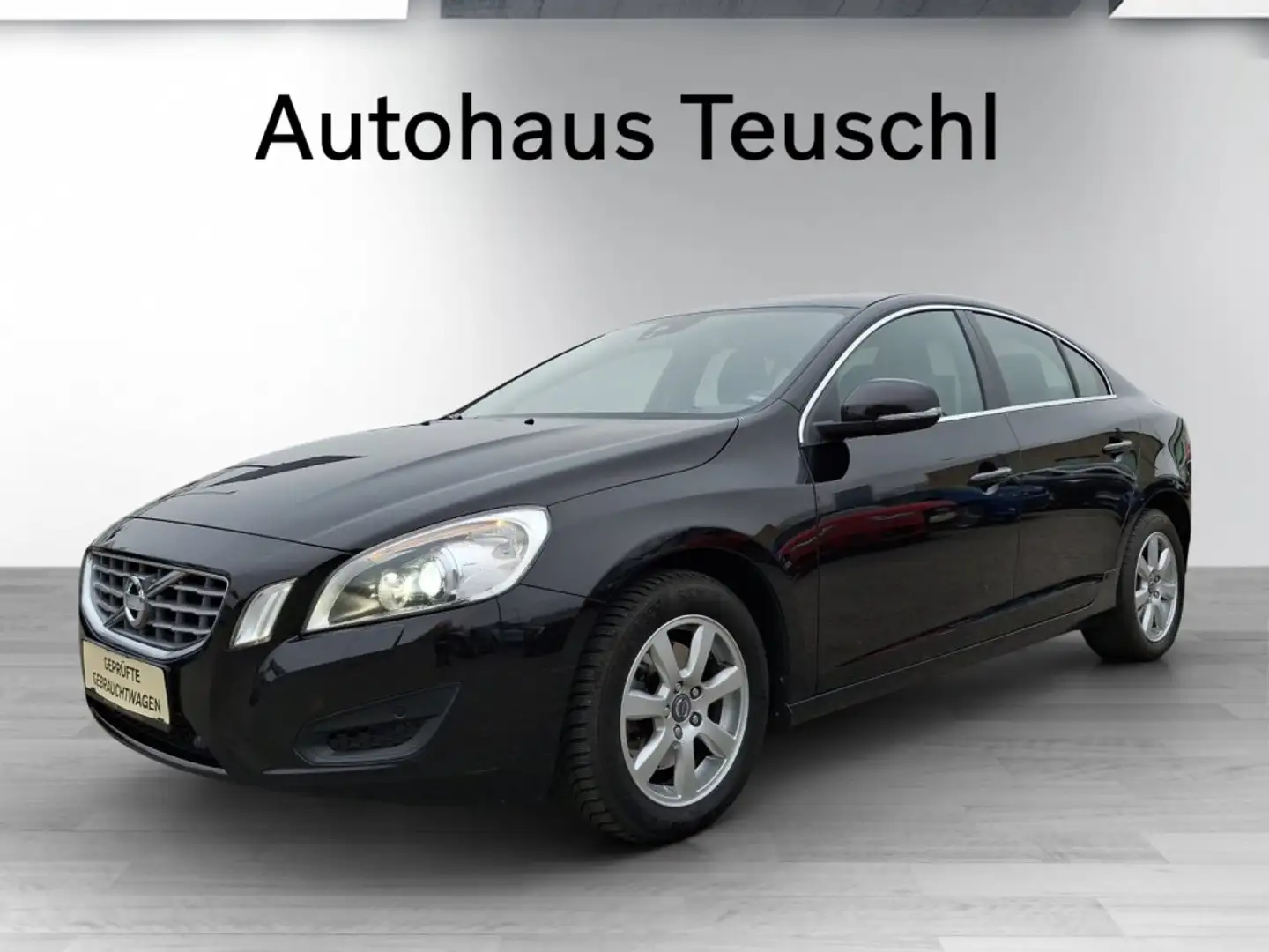 Volvo S60 D3 Momentum Noir - 1