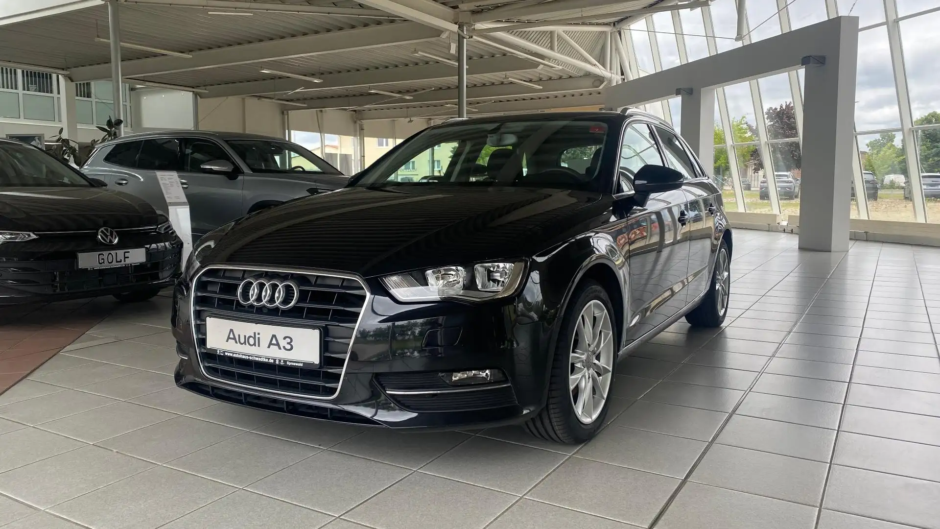 Audi A3 Sportback Attraction TFSI 6-Gang Black - 1