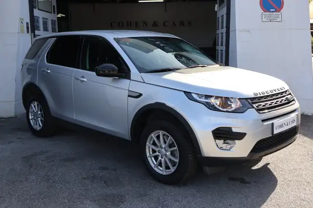 Land Rover Discovery view 4