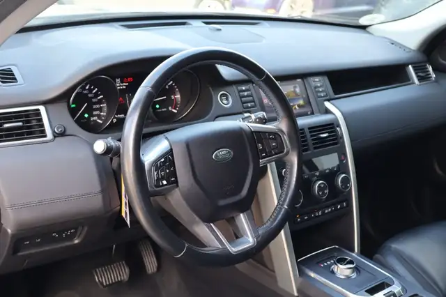 Land Rover Discovery view 13
