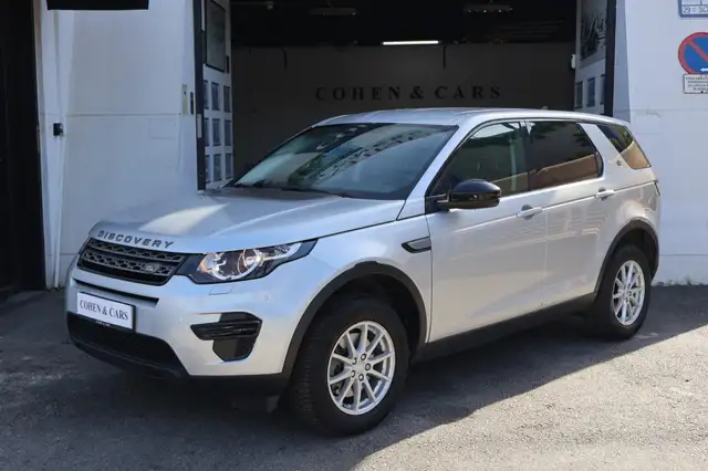 Land Rover Discovery view 2