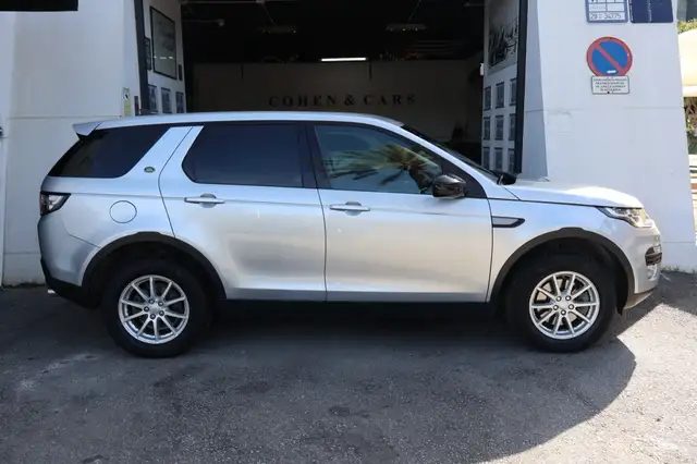 Land Rover Discovery view 5