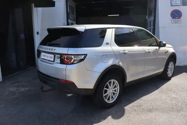 Land Rover Discovery view 6