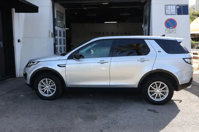 Land Rover Discovery view 9