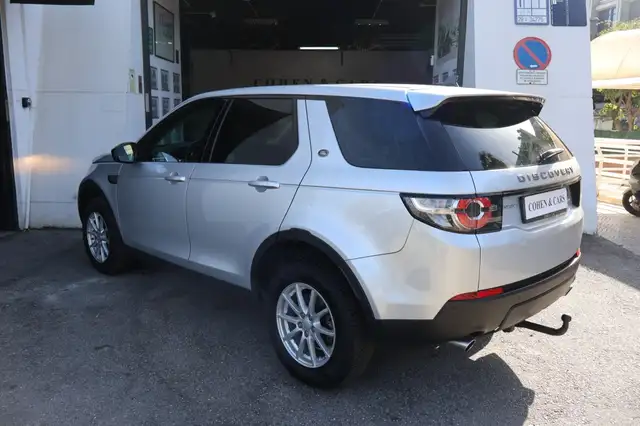 Land Rover Discovery view 8