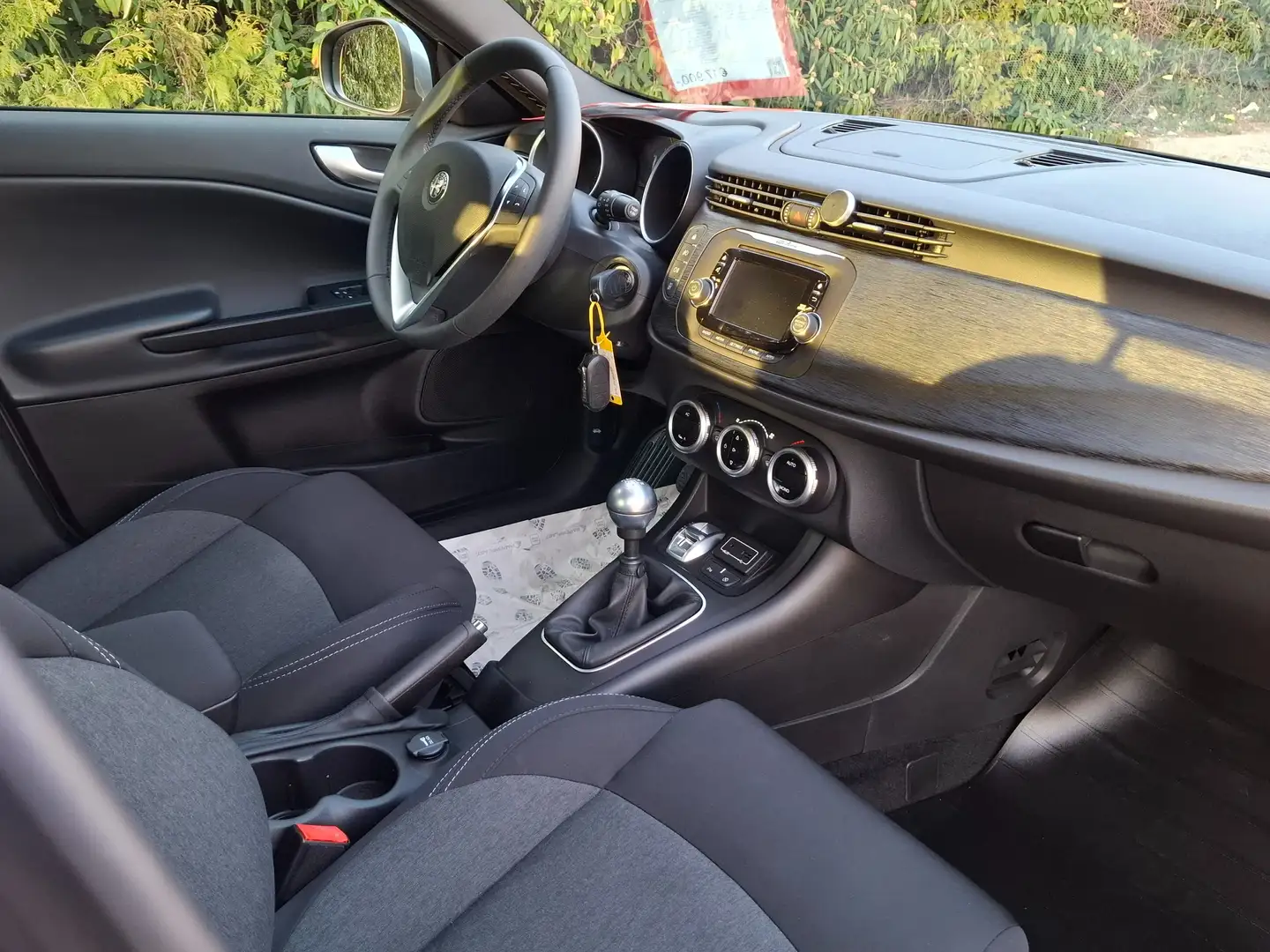 Alfa Romeo Giulietta 1,4 TB Sport nur 14.890km ! Wie NEU! 1.Besitz Grau - 2