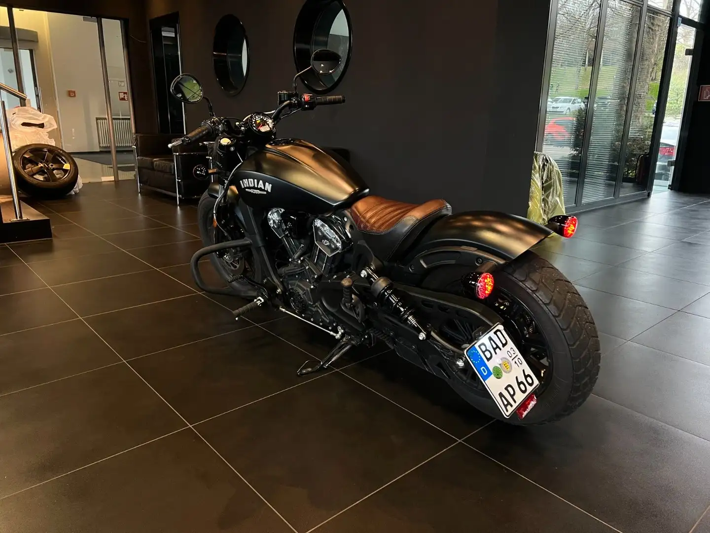 Indian Scout Bobber Negro - 2