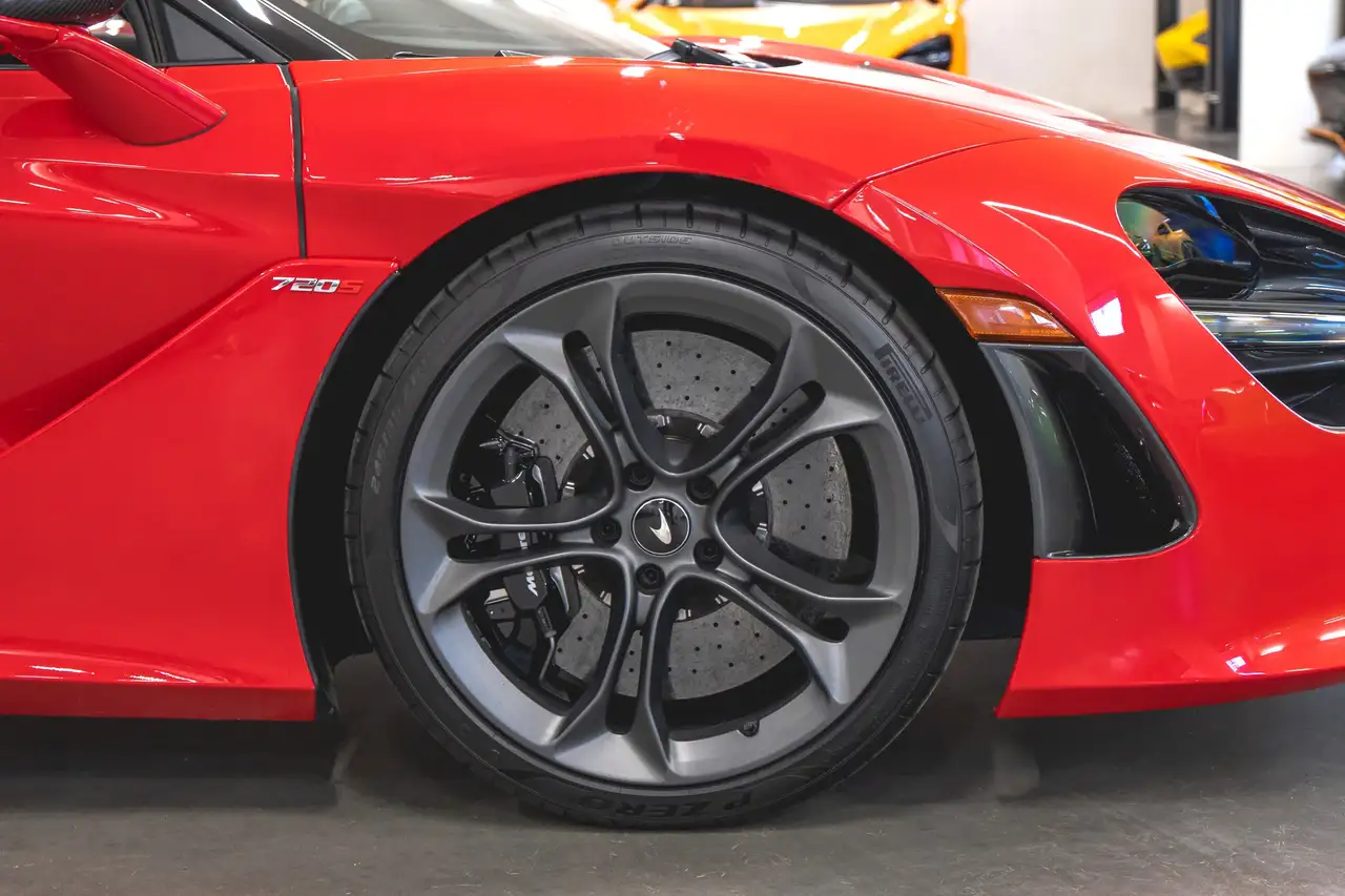 McLaren 720S снимка McLaren 720S