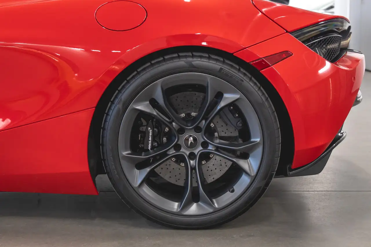 McLaren 720S снимка McLaren 720S