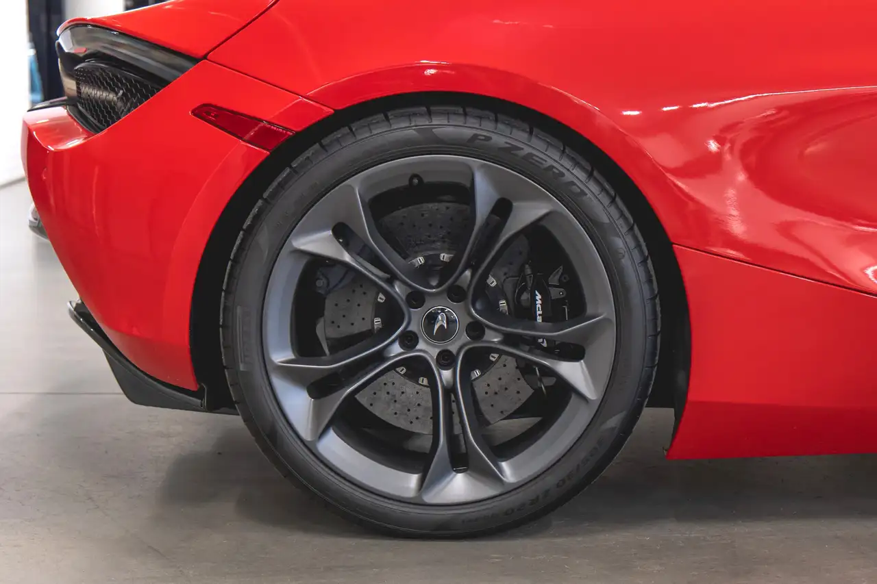 McLaren 720S снимка McLaren 720S