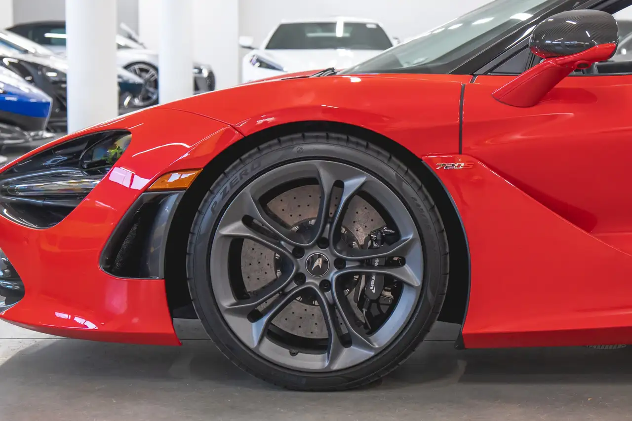 McLaren 720S снимка McLaren 720S