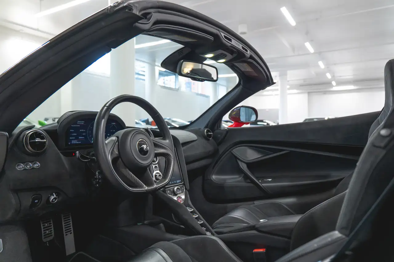 McLaren 720S снимка McLaren 720S