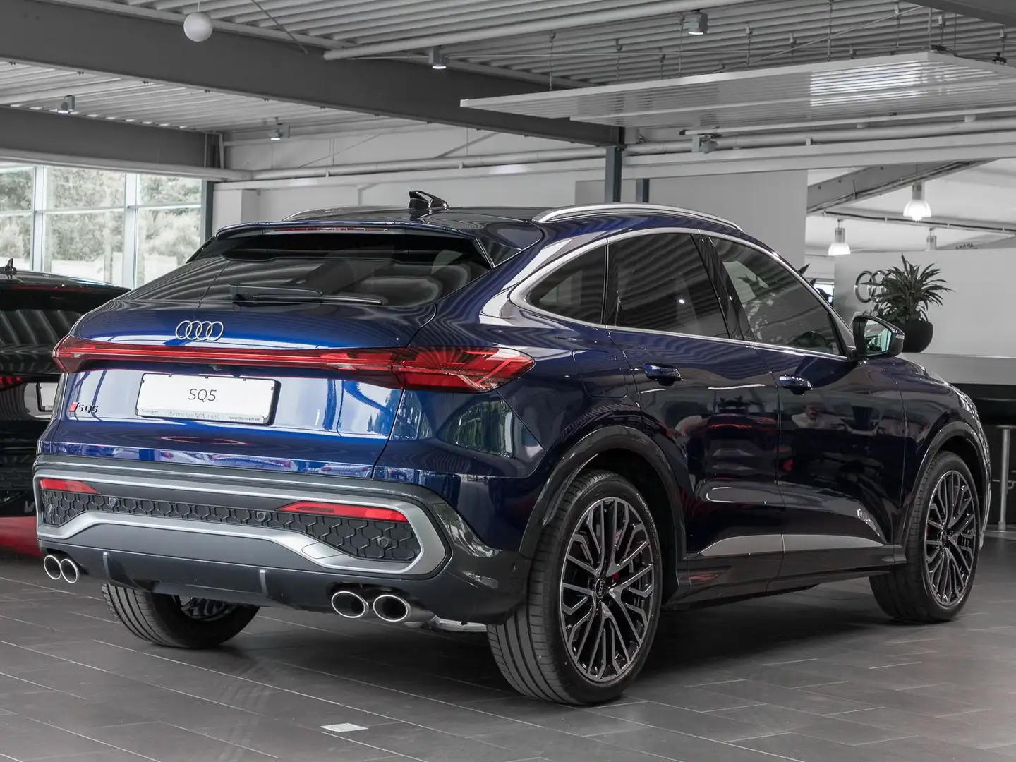 Audi SQ5 3.0 TFSI Q 360° BuO ACC LM21 PANO Blau - 2