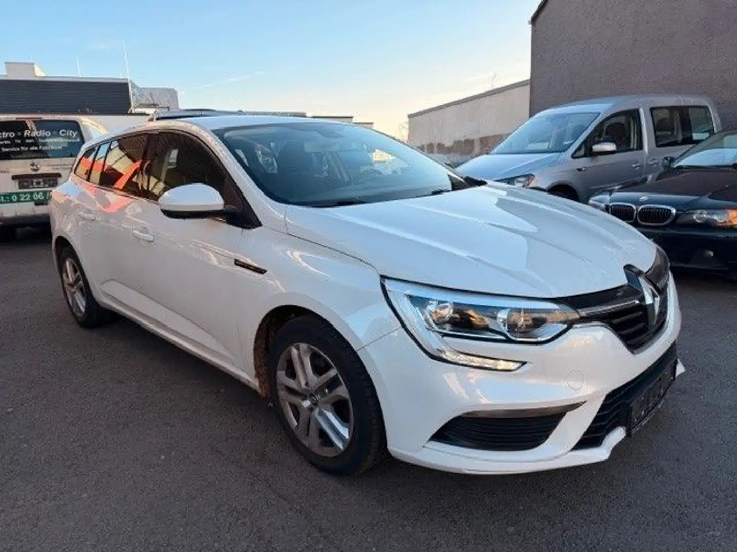 Renault Megane IV Grandtour Play*1 HAND Weiß - 2