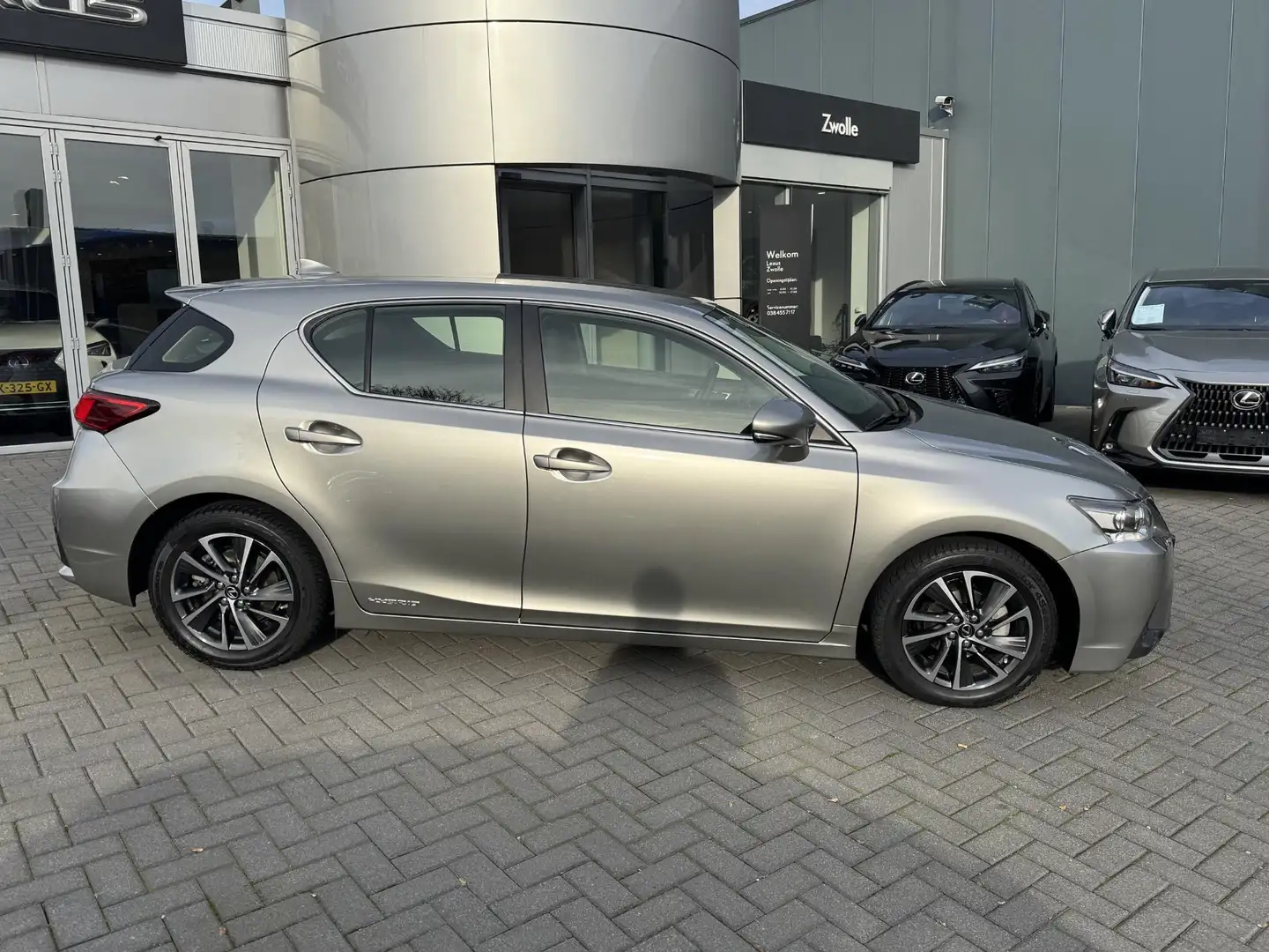 Lexus CT 200h Business Line NL-AUTO AD-CRUISE DAB+ PARK-SENSOR Grau - 2