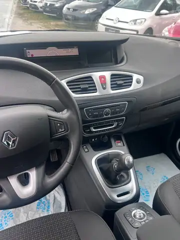 Renault Scenic view 15