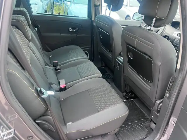 Renault Scenic view 11