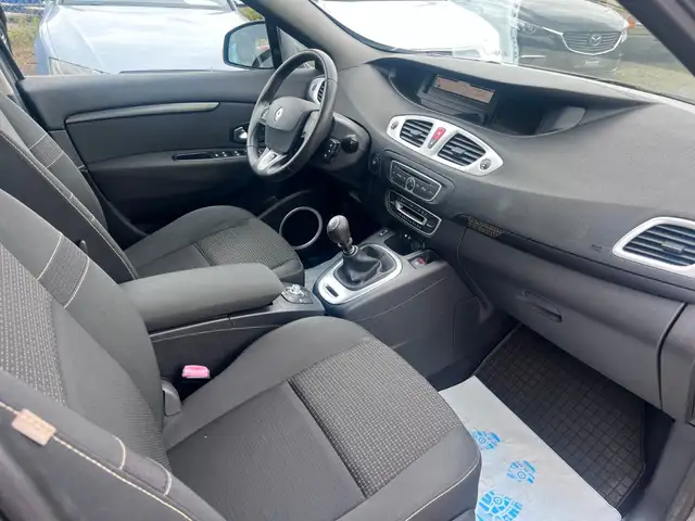 Renault Scenic view 10
