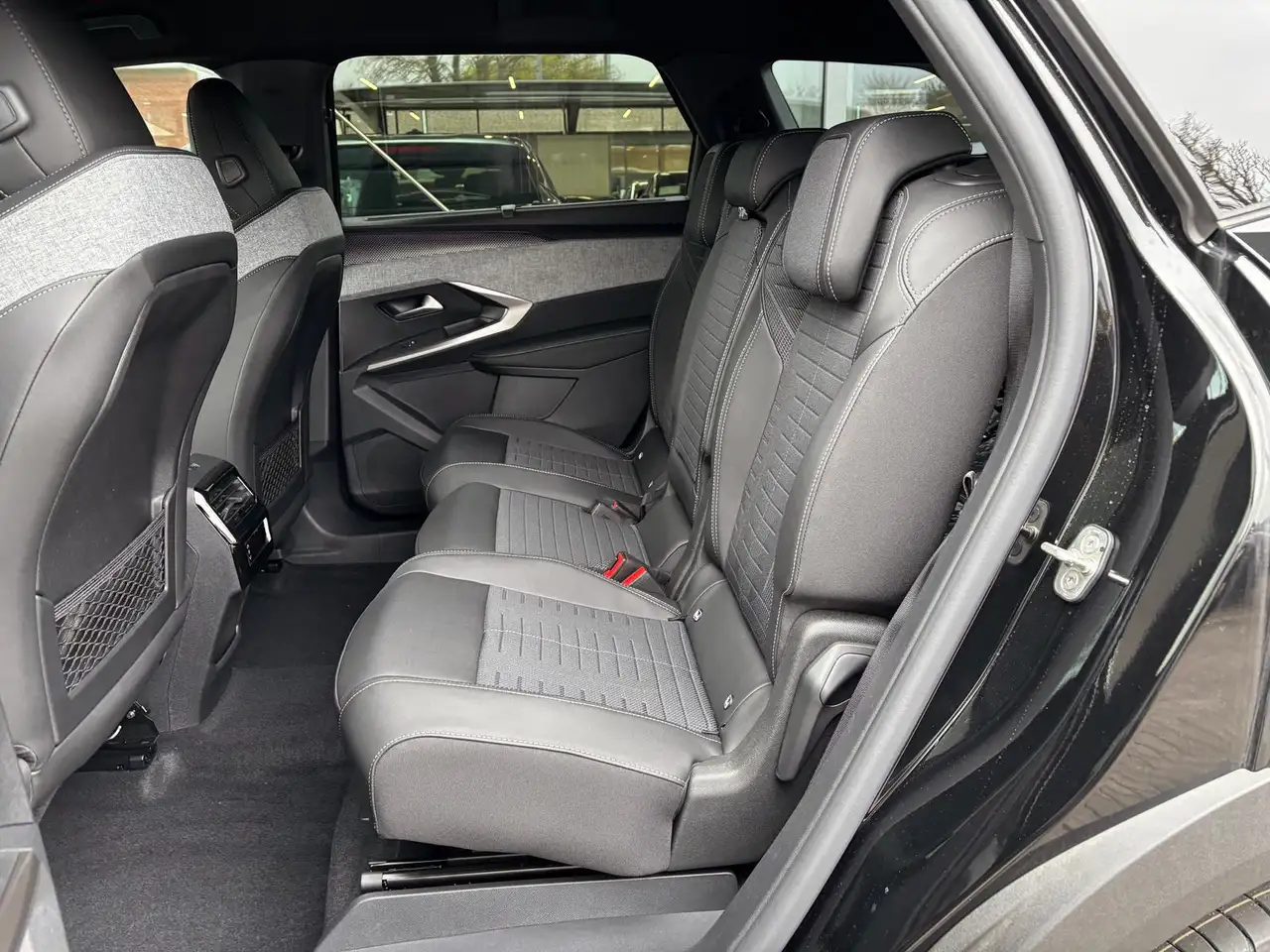Peugeot 5008 GT 145 MHEV EAT 7-Sitz ACC Navi LED Kamera 18