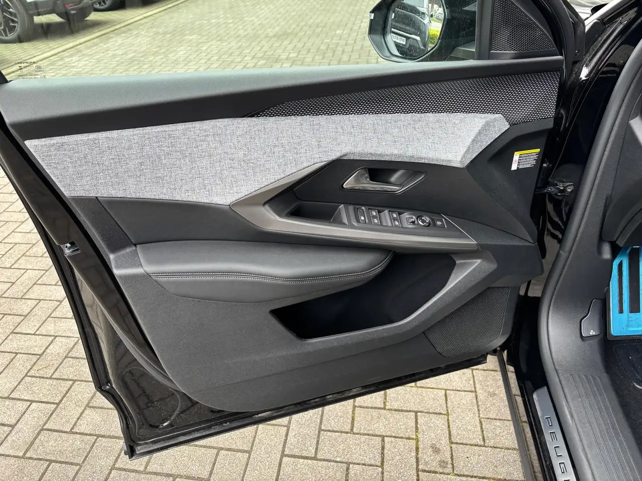 Peugeot 5008 GT 145 MHEV EAT 7-Sitz ACC Navi LED Kamera 16