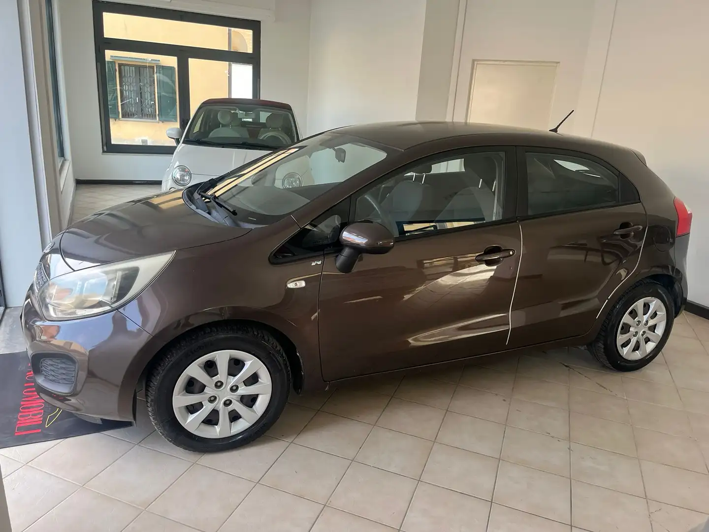 Kia Rio 5p 1.1 crdi EX - 2