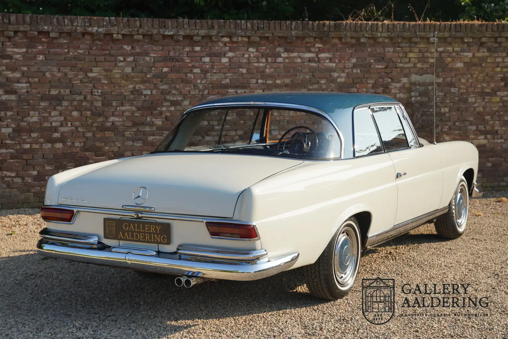 Mercedes-Benz 280 SE COUPE Manual gearbox and sunroof Bílá - 2