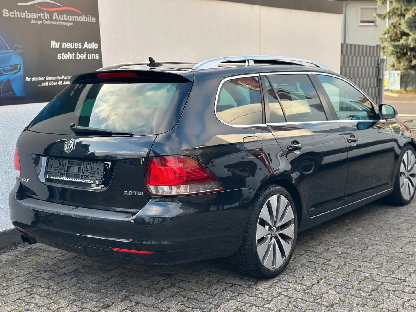 Volkswagen Golf 6 Highline 2,0TDI DSG Leder Navi AHK Pano Shzg PDC Schwarz - 2