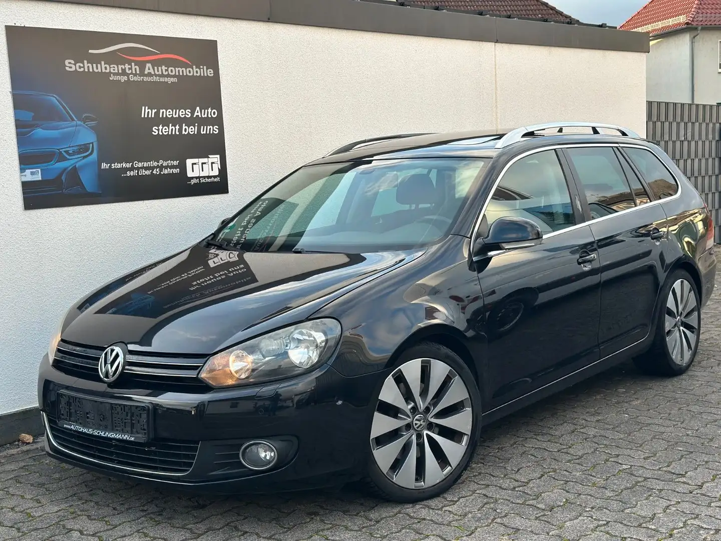 Volkswagen Golf 6 Highline 2,0TDI DSG Leder Navi AHK Pano Shzg PDC Schwarz - 1