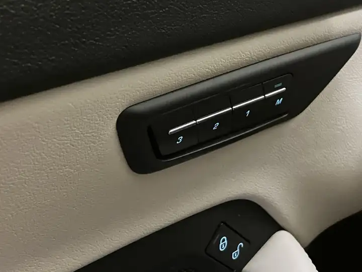 Jaguar E-Pace 2019, foto 10