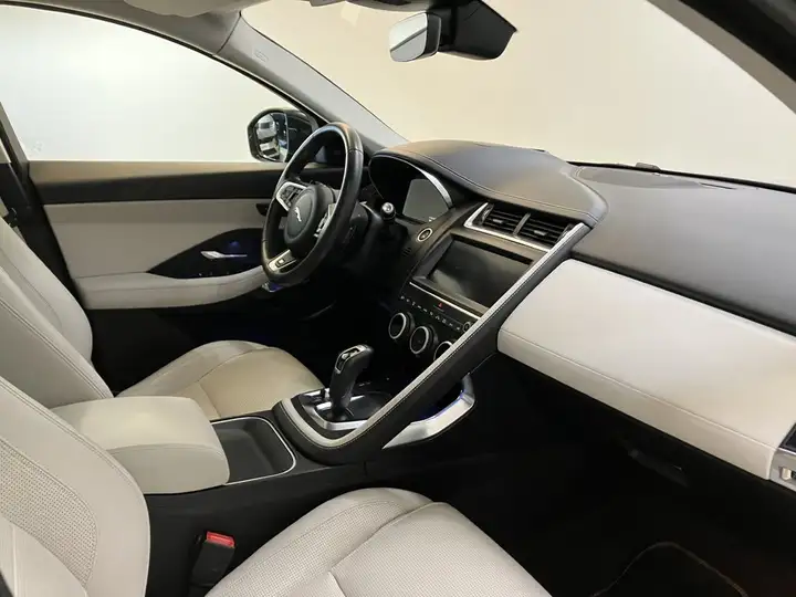 Jaguar E-Pace 2019, foto 3